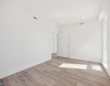 1350 N Front Street - Photo Thumbnail 9