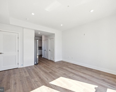 1350 N Front Street - Photo Thumbnail 7