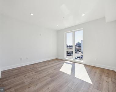 1350 N Front Street - Photo Thumbnail 4