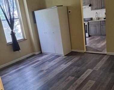 1120 Ne Locust St - Photo Thumbnail 7