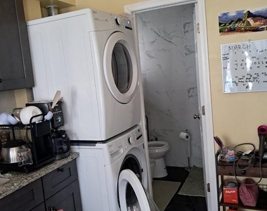 1120 Ne Locust St - Photo Thumbnail 2