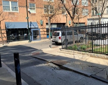 1120 Ne Locust St - Photo Thumbnail 5