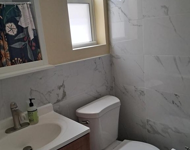 1120 Ne Locust St - Photo Thumbnail 9