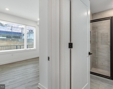 2046 E Lehigh Avenue - Photo Thumbnail 15