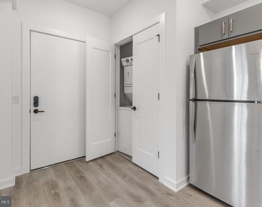 2046 E Lehigh Avenue - Photo Thumbnail 4