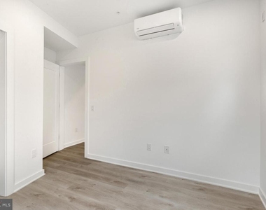 2046 E Lehigh Avenue - Photo Thumbnail 12