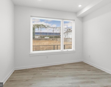 2046 E Lehigh Avenue - Photo Thumbnail 18