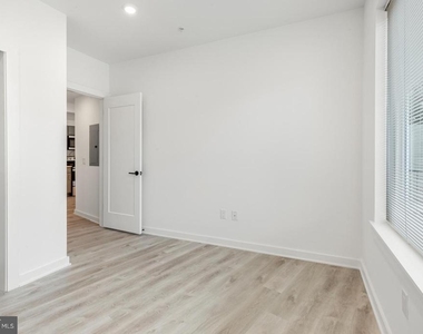 2046 E Lehigh Avenue - Photo Thumbnail 20