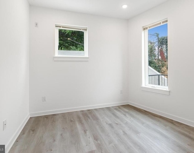 2046 E Lehigh Avenue - Photo Thumbnail 10