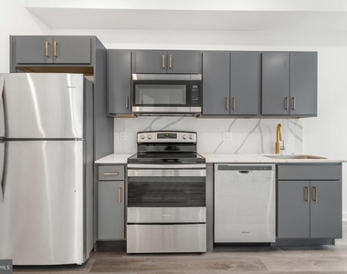 2046 E Lehigh Avenue - Photo Thumbnail 2