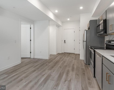 2046 E Lehigh Avenue - Photo Thumbnail 6