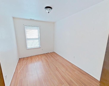 6335 Tulip Street - Photo Thumbnail 9