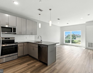 2110 E Norris Street - Photo Thumbnail 3