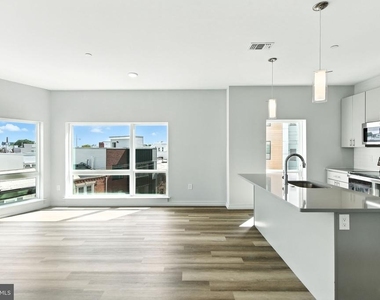 2110 E Norris Street - Photo Thumbnail 9