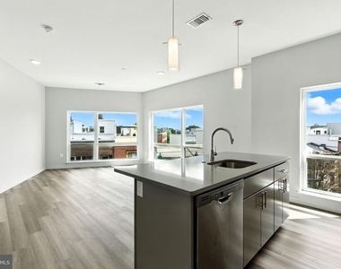 2110 E Norris Street - Photo Thumbnail 6