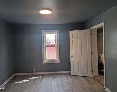 502 E Surles Street - Photo Thumbnail 10