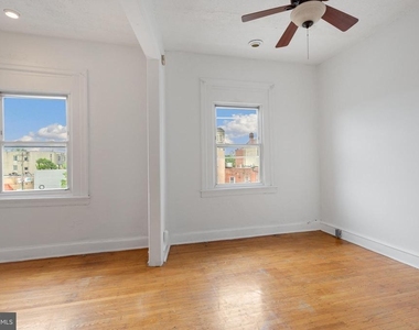 707 W Girard Avenue - Photo Thumbnail 12