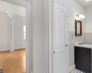 707 W Girard Avenue - Photo Thumbnail 11