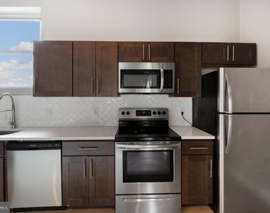 707 W Girard Avenue - Photo Thumbnail 9