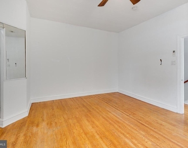 707 W Girard Avenue - Photo Thumbnail 24