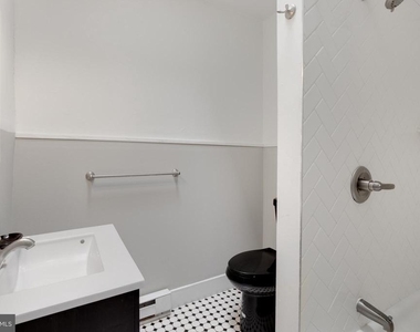 707 W Girard Avenue - Photo Thumbnail 18
