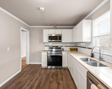 401 Moline Street - Photo Thumbnail 5