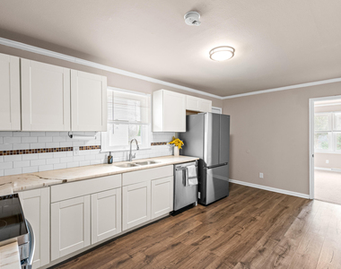 401 Moline Street - Photo Thumbnail 3