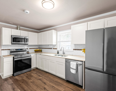 401 Moline Street - Photo Thumbnail 4