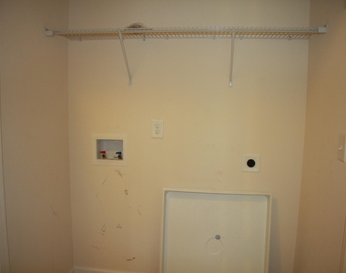 1013 Semora Lane - Photo Thumbnail 23