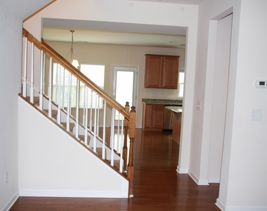 1013 Semora Lane - Photo Thumbnail 9