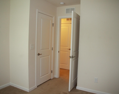 1013 Semora Lane - Photo Thumbnail 19
