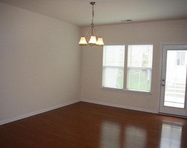 1013 Semora Lane - Photo Thumbnail 8