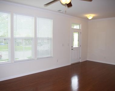 1013 Semora Lane - Photo Thumbnail 2