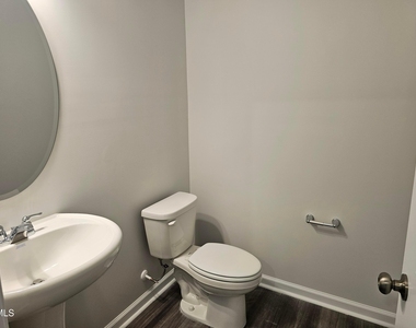 469 Willard Wds Drive - Photo Thumbnail 6