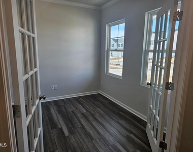 469 Willard Wds Drive - Photo Thumbnail 5