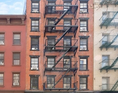 Christopher street - Photo Thumbnail 3