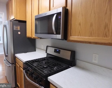 1637 Oakwood Drive - Photo Thumbnail 4
