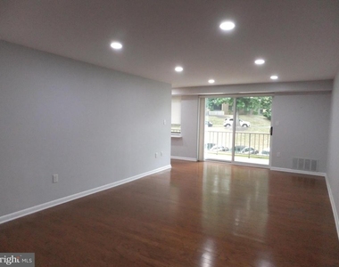 1637 Oakwood Drive - Photo Thumbnail 9