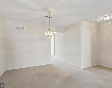 110 W Harmony Drive - Photo Thumbnail 4