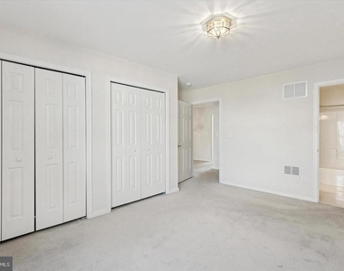 110 W Harmony Drive - Photo Thumbnail 8