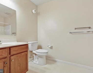 110 W Harmony Drive - Photo Thumbnail 12