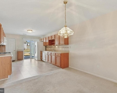 110 W Harmony Drive - Photo Thumbnail 3