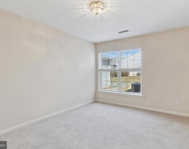 110 W Harmony Drive - Photo Thumbnail 7