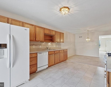 110 W Harmony Drive - Photo Thumbnail 6