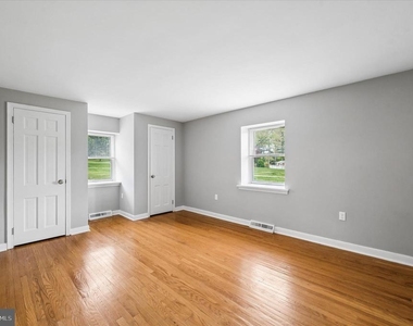975 Palmers Mill Road - Photo Thumbnail 12