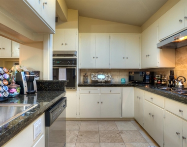 2400 Jarratt Ave - Photo Thumbnail 3