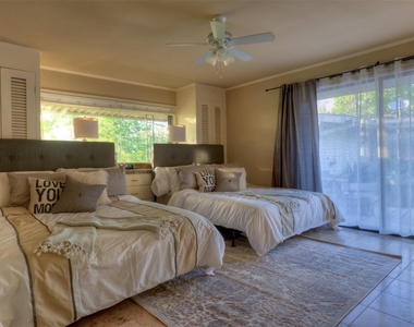 2400 Jarratt Ave - Photo Thumbnail 9