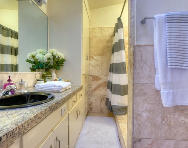 2400 Jarratt Ave - Photo Thumbnail 7