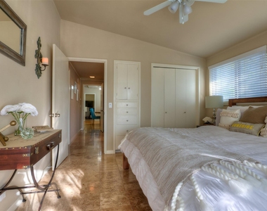 2400 Jarratt Ave - Photo Thumbnail 5