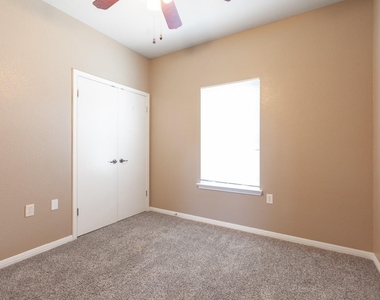 2326 Webberville Rd - Photo Thumbnail 9